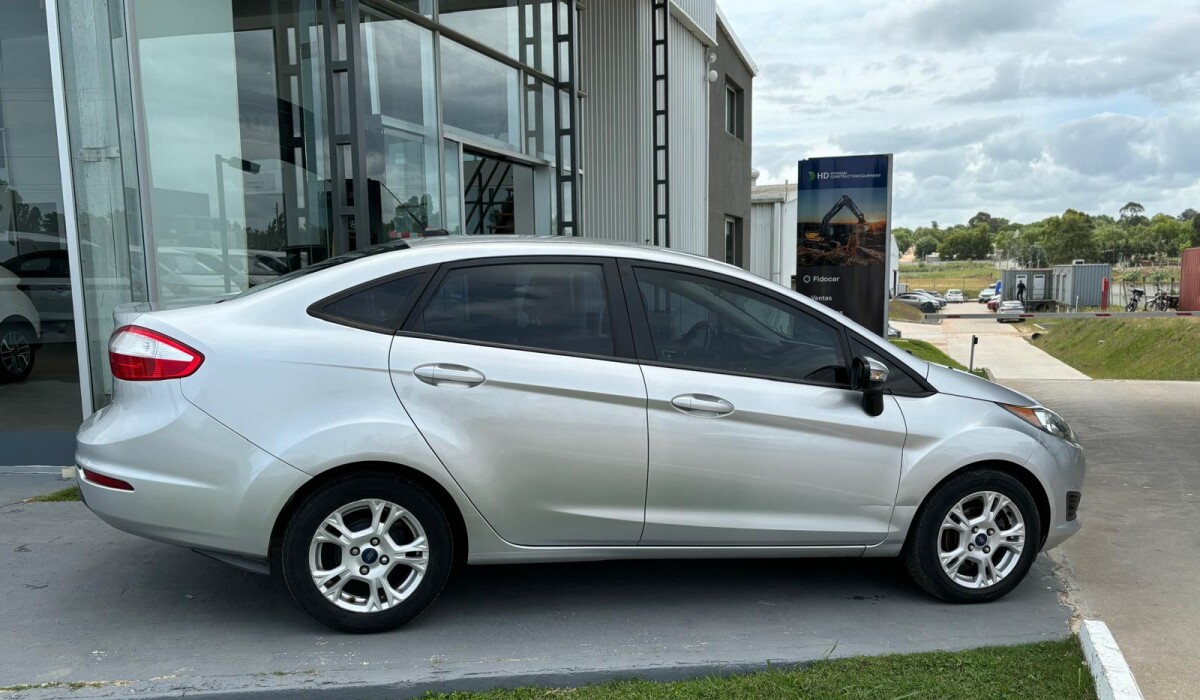 Ford Fiesta Sedan SE MT - 2014 Ford Fiesta Sedan SE MT - 2014
