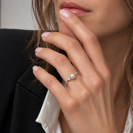 Anillo Gretta en Oro Blanco 18k con Perla y Brillantes Anillo Gretta en Oro Blanco 18k con Perla y Brillantes