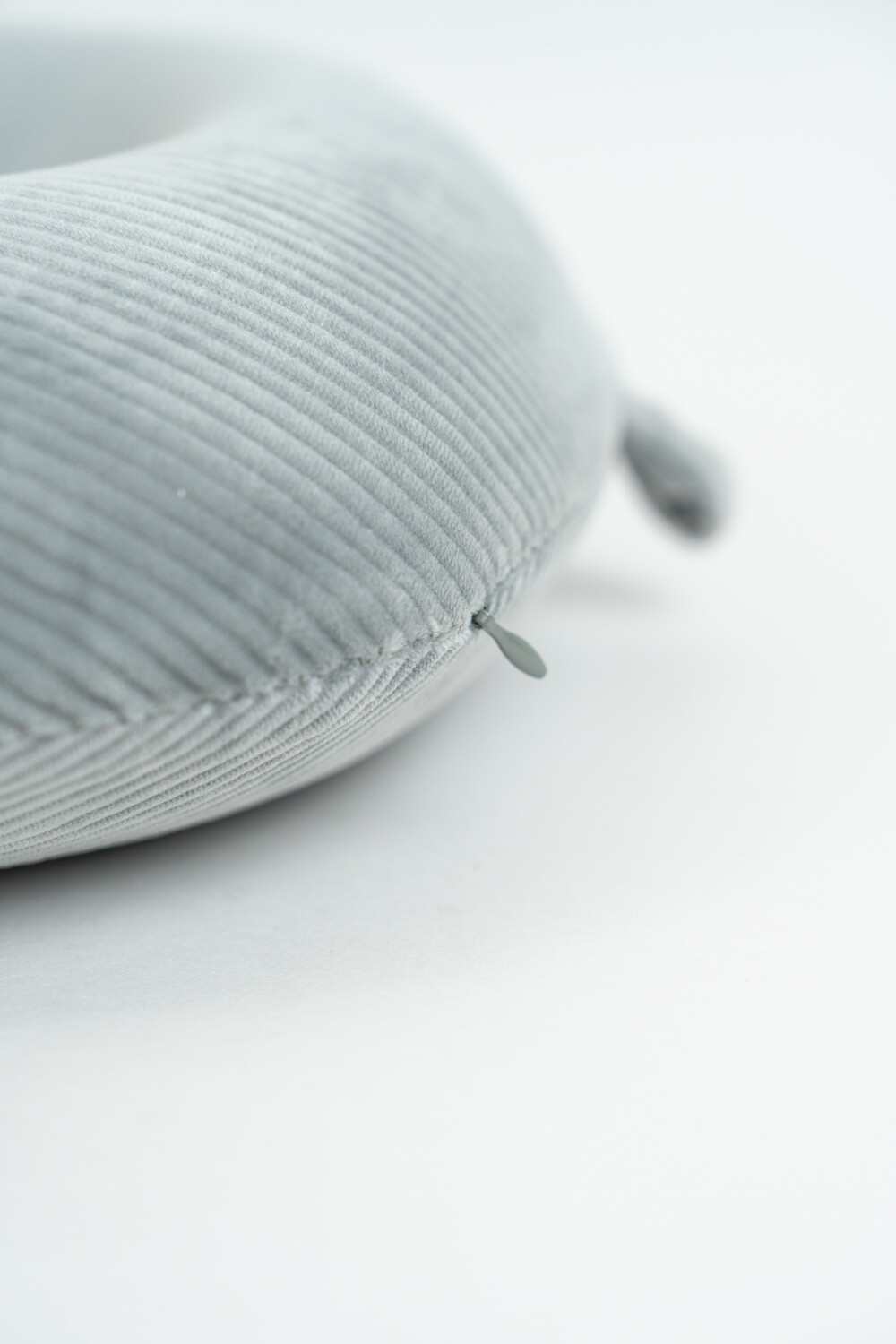 Almohada De Viaje More Gris Claro