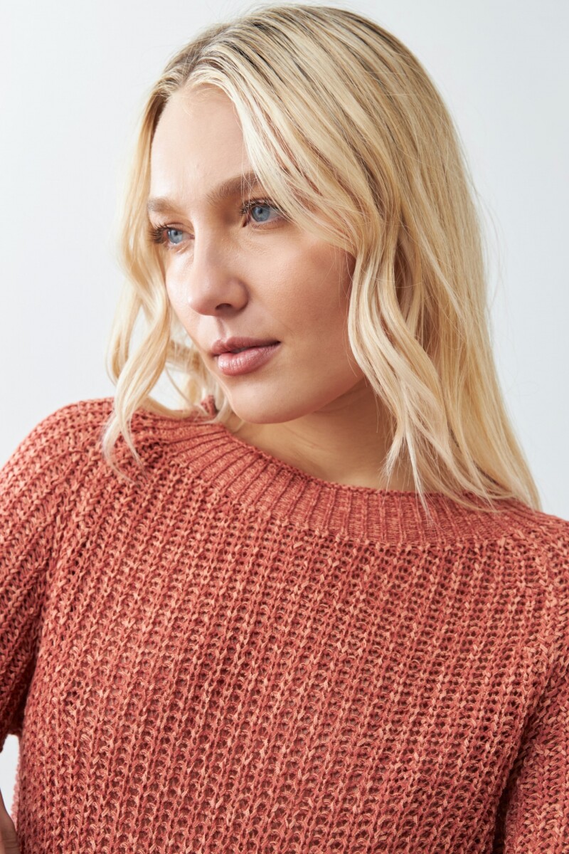 Sweater cinta con ruedo curvo lacre