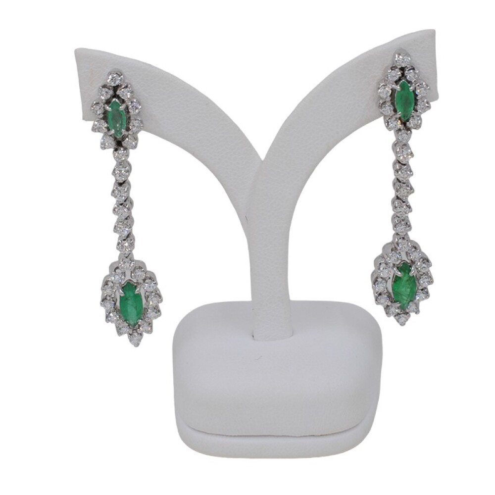 Caravanas Largas En Oro 18K Blanco, Esmeraldas Y Brillantes. Caravanas Largas En Oro 18K Blanco, Esmeraldas Y Brillantes.