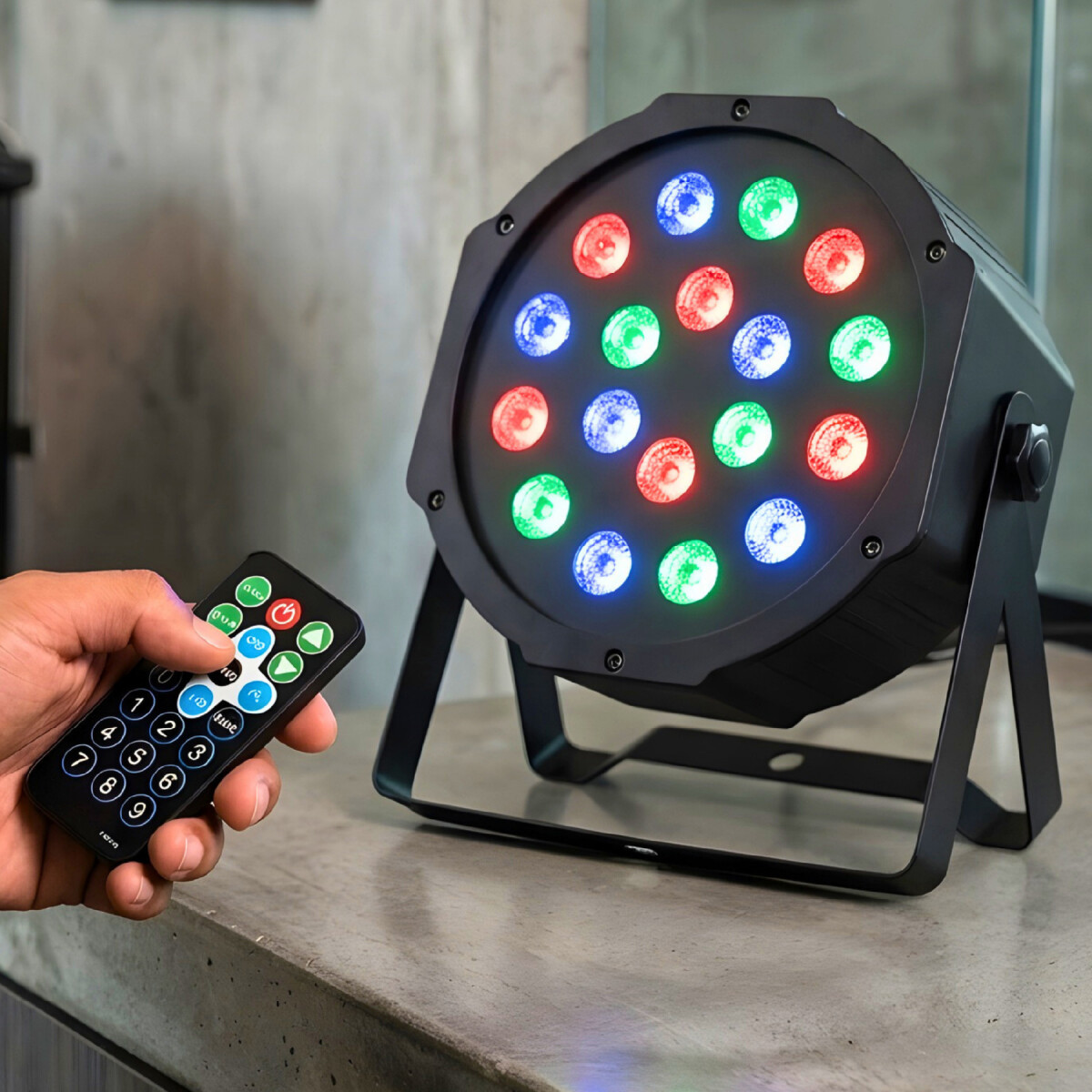 Proyector Luces LED RGB X18 Control Discoteca Fiesta Evento - Color Negro 