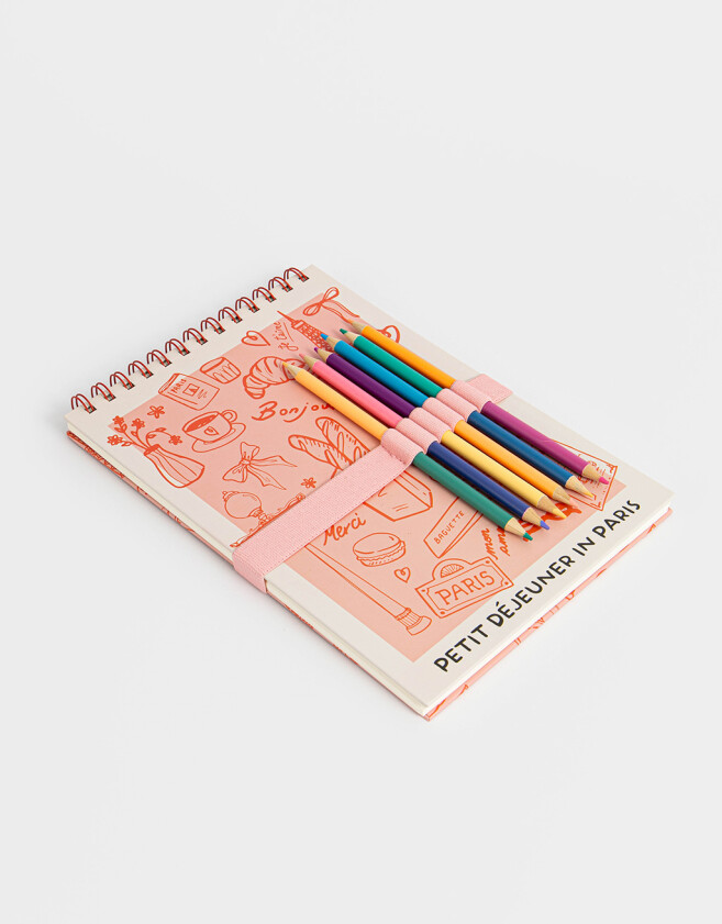 Librería Sets Estampados Set De Cuaderno Espiralado Y Elástico Porta Lápices Doble Punta - Combinacion Bicolor