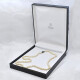 Collar De Perlas De Cultivo De 7.5 a 8 Mm Con Broche en Oro 18 K, Esmeralda Y Diamantes Collar De Perlas De Cultivo De 7.5 a 8 Mm Con Broche en Oro 18 K, Esmeralda Y Diamantes
