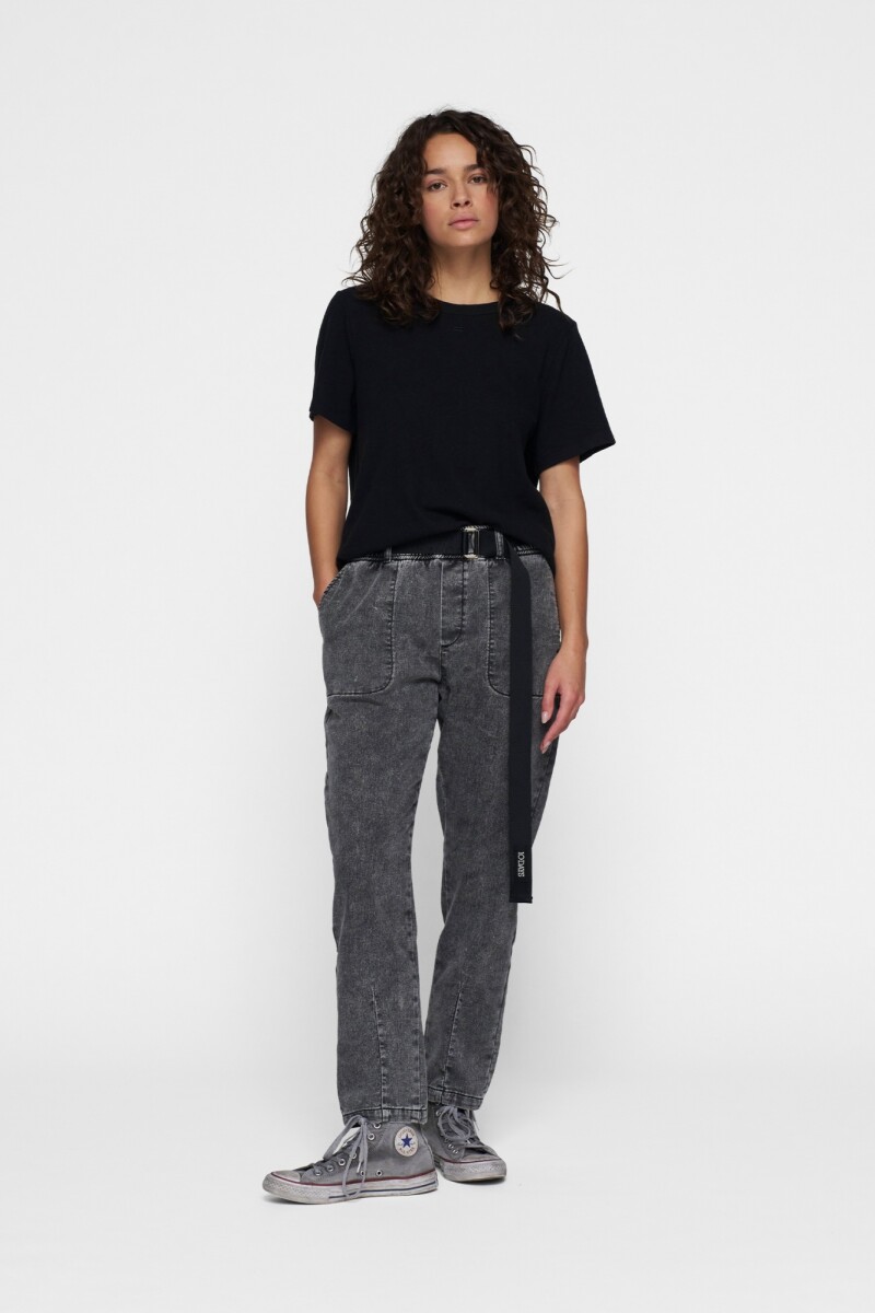 PANTALÓN CON CINTO Negro