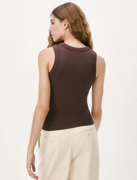 MUSCULOSA EN TELA ACANALADA MARRÓN