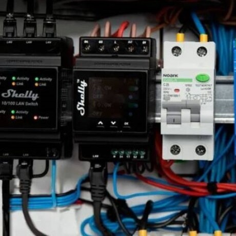 Switch Lan Shelly 5 Puertos RJ-45 Din 001