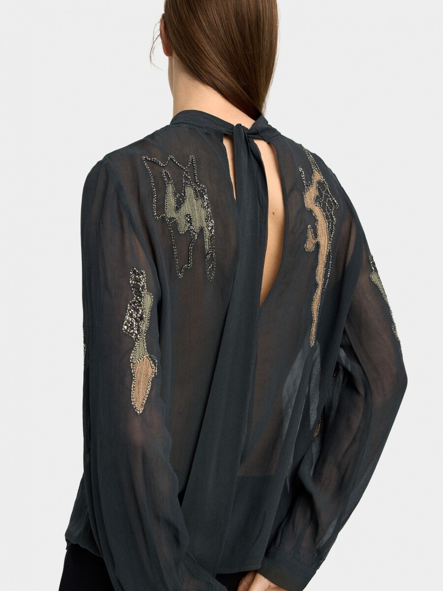 Blusa Con Bordados Y Abalorios gris