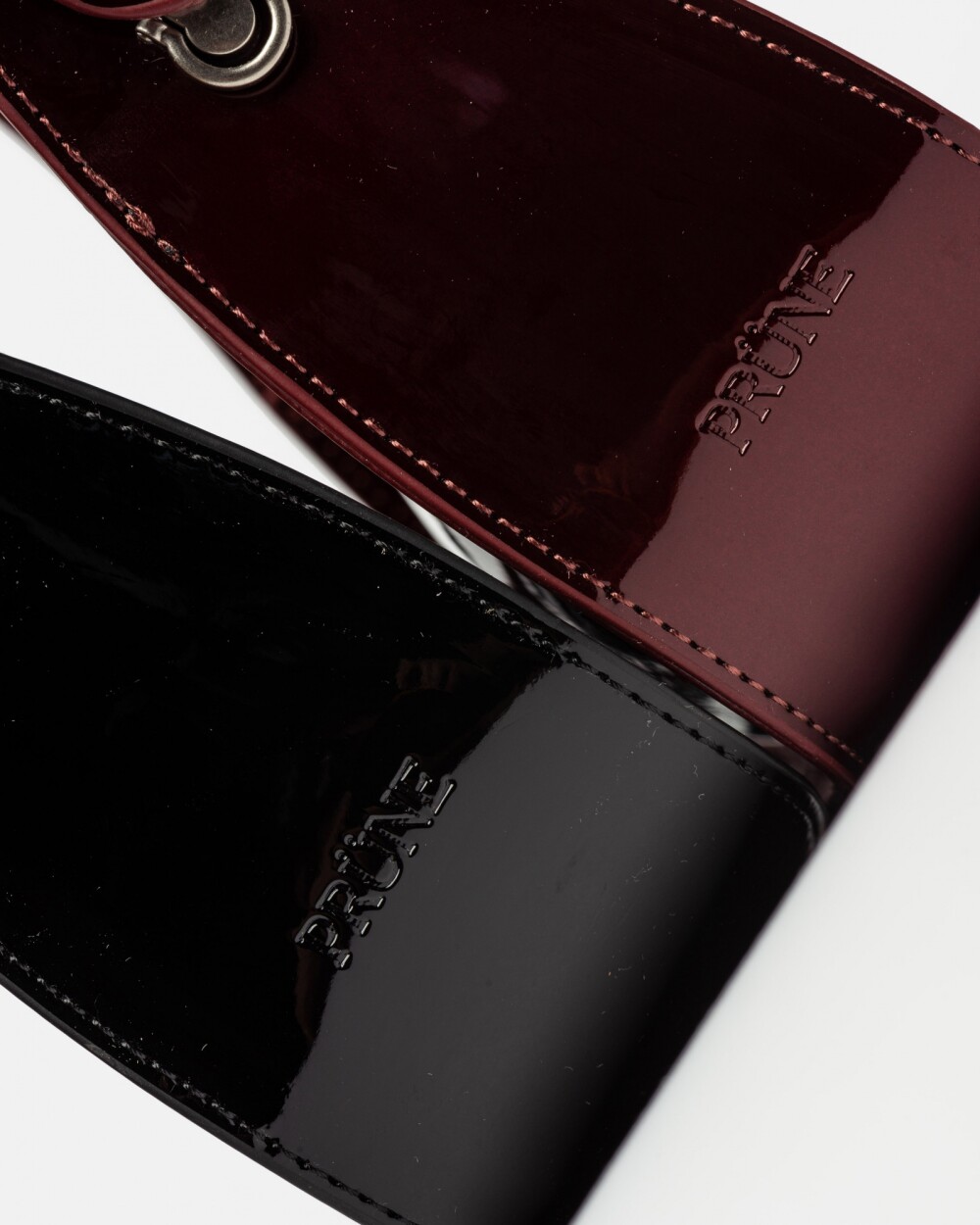 Cartera Al Hombro Leaf en Efecto Cuero Charol Negro