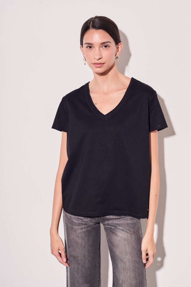Remera Escote V Metalizado - Negro 