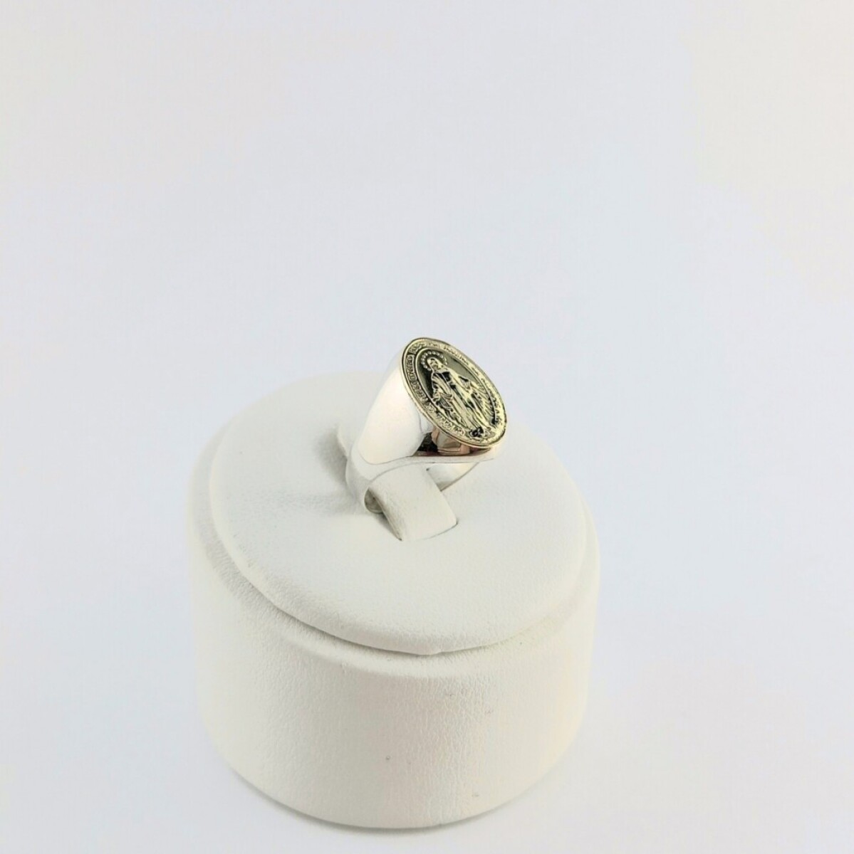 Anillo de Plata 925 con detalles de Doublé en Oro 18 kt modelo chevalier Milagrosa - Diámetro interno 17 mm y 18 mm 