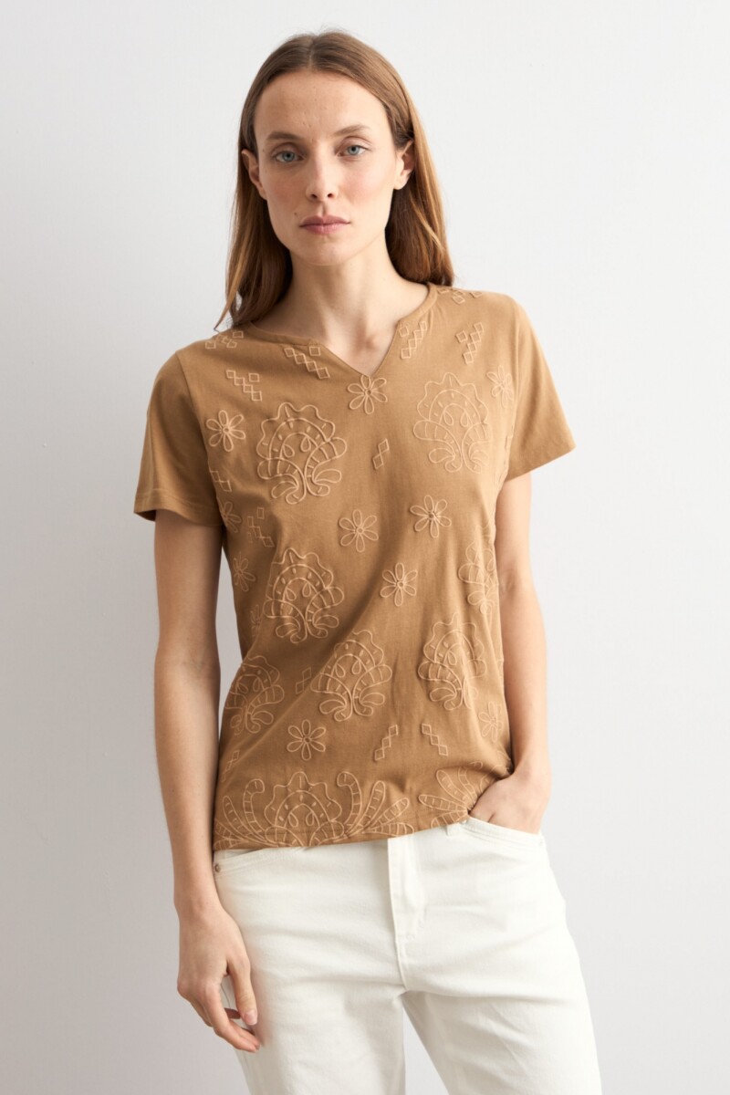 Remera puff print tostado