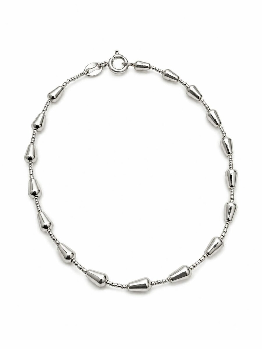 Pulsera con detalles delicados 