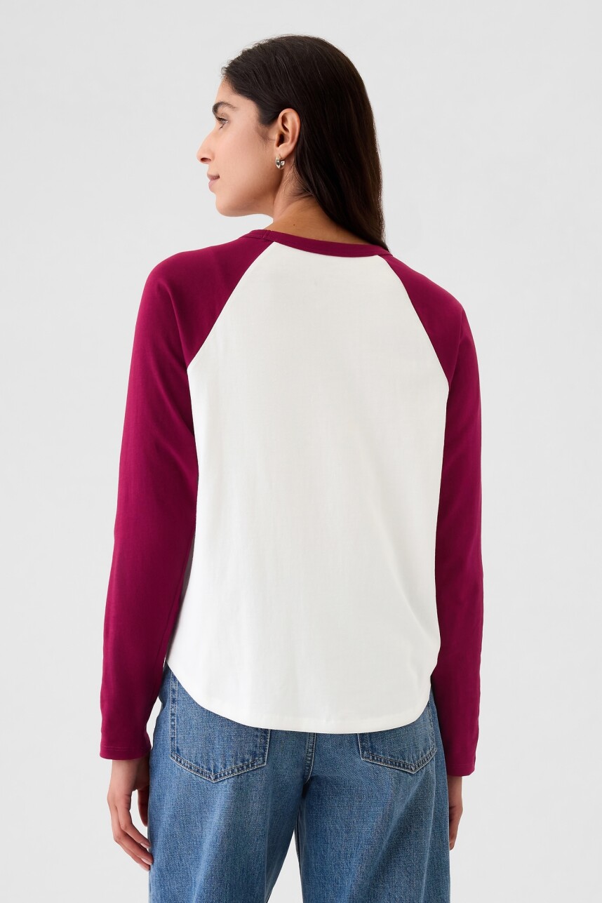 Remera Logo Gap Manga Larga Mujer Beet Red 19-2030 Tcx