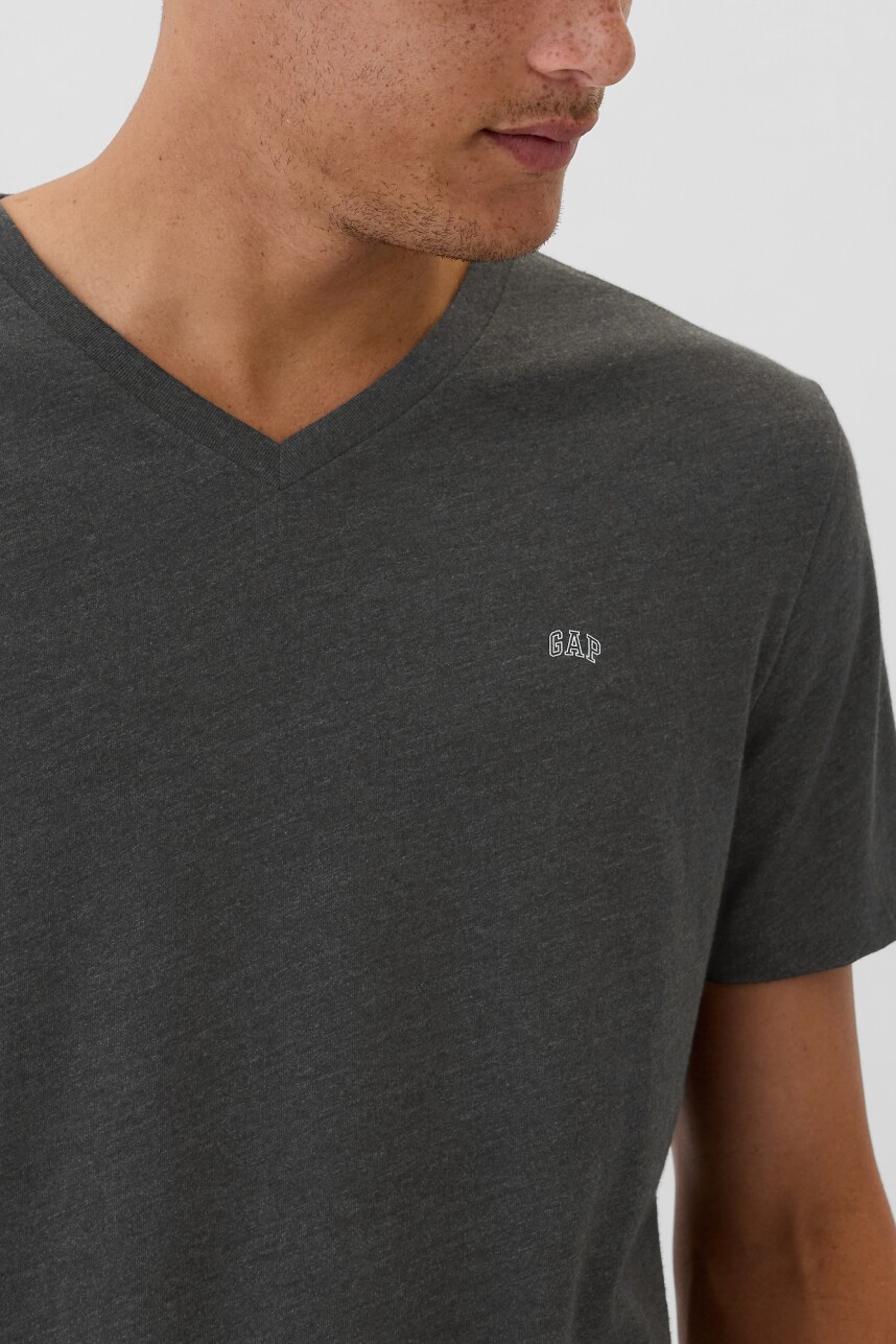 Remera Cuello V Mini Logo Gap Hombre Charcoal Heather