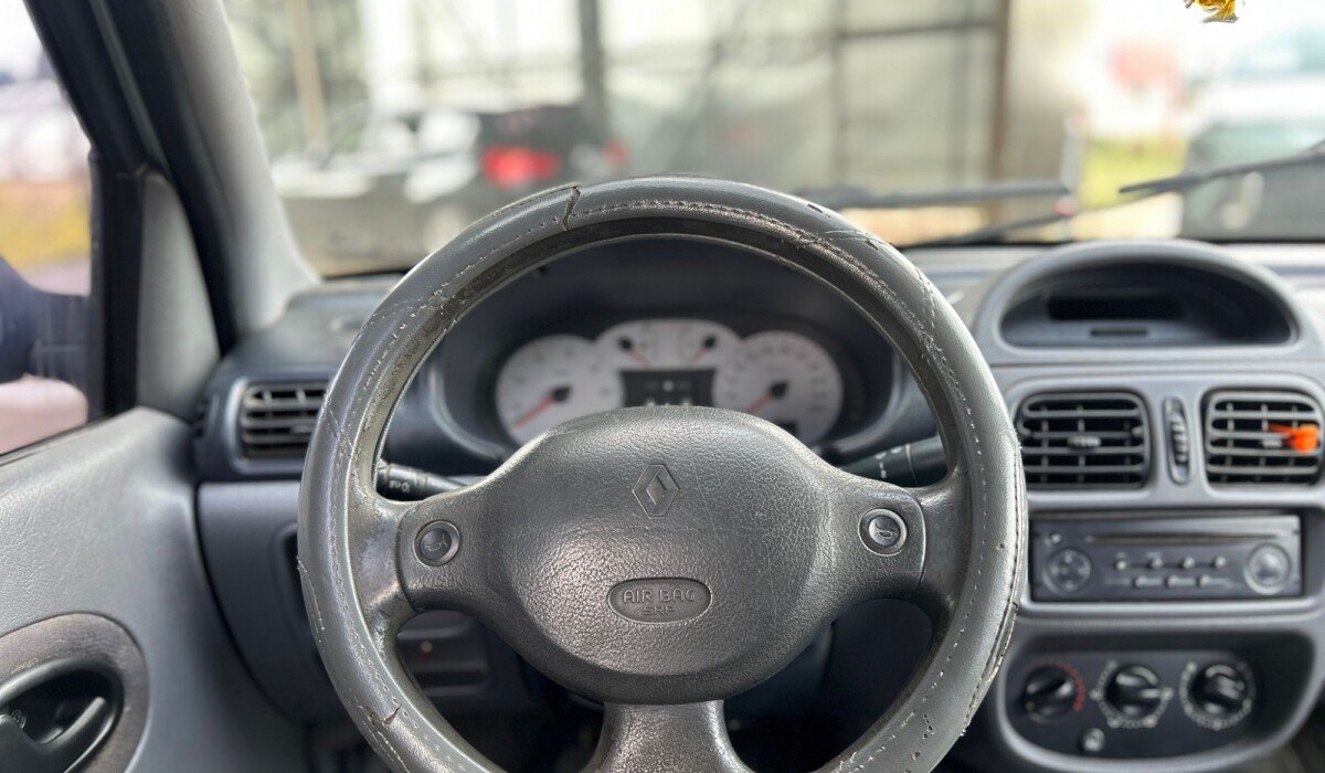 Renault Clio RT 1.6 - 2000 Renault Clio RT 1.6 - 2000