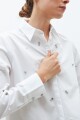 Camisa con strass y perlas blanco