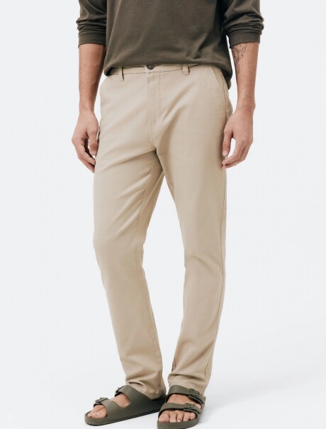 PANTALÓN MODELO CHINO SLIM BEIGE