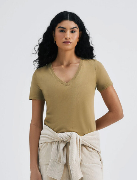 CAMISETA BÁSICA MANGA CORTA CUELLO EN V VERDE