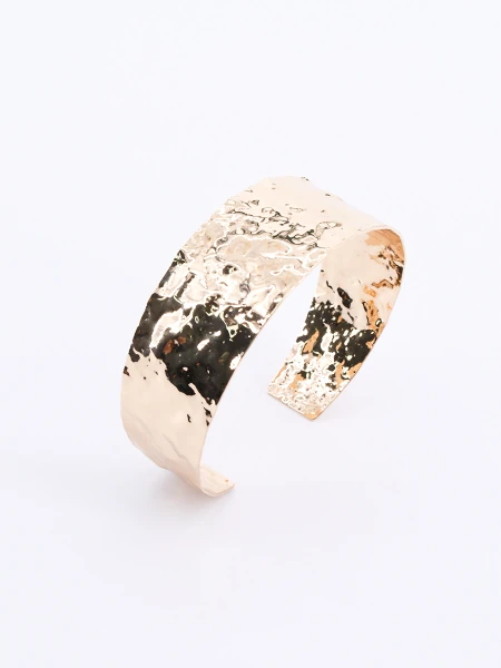 BRAZALETE MARTILLADO DORADO