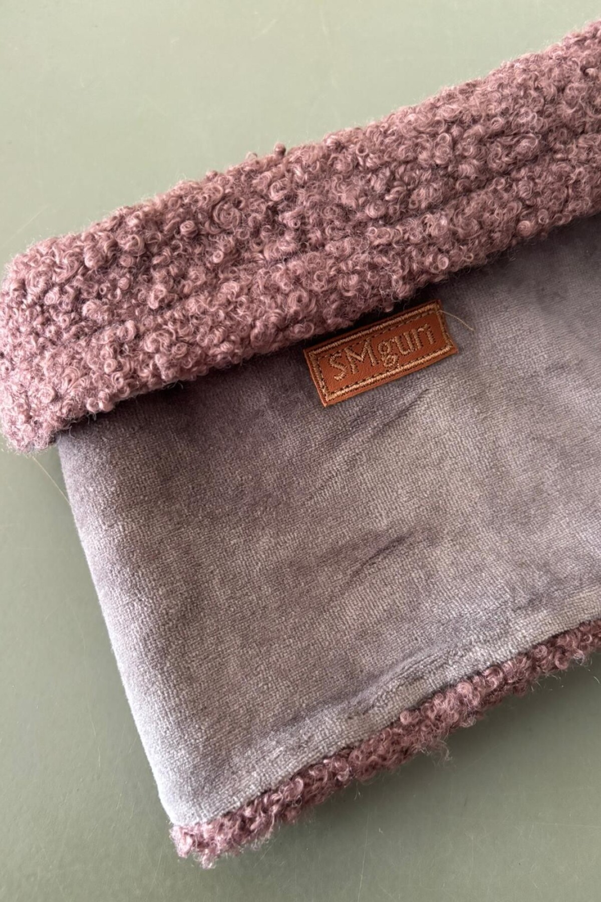 Mini Neck Gurí Gris / Chocolate