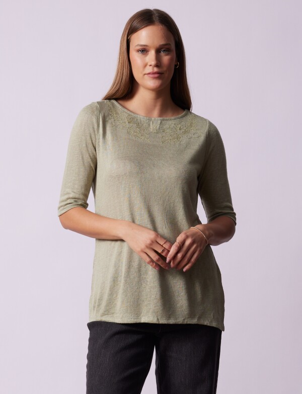 Remera Bordado VERDE