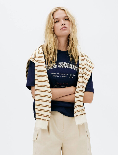 CAMISETA CON ESTAMPA MODELO OVERSIZE AZUL