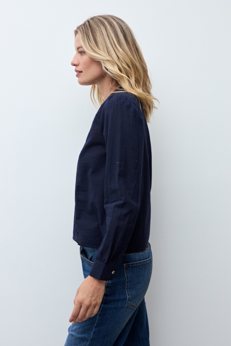 Blusa bordada azul marino