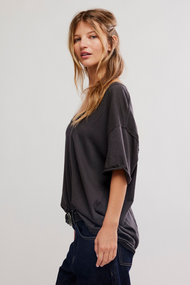 REMERA NINA V Negro