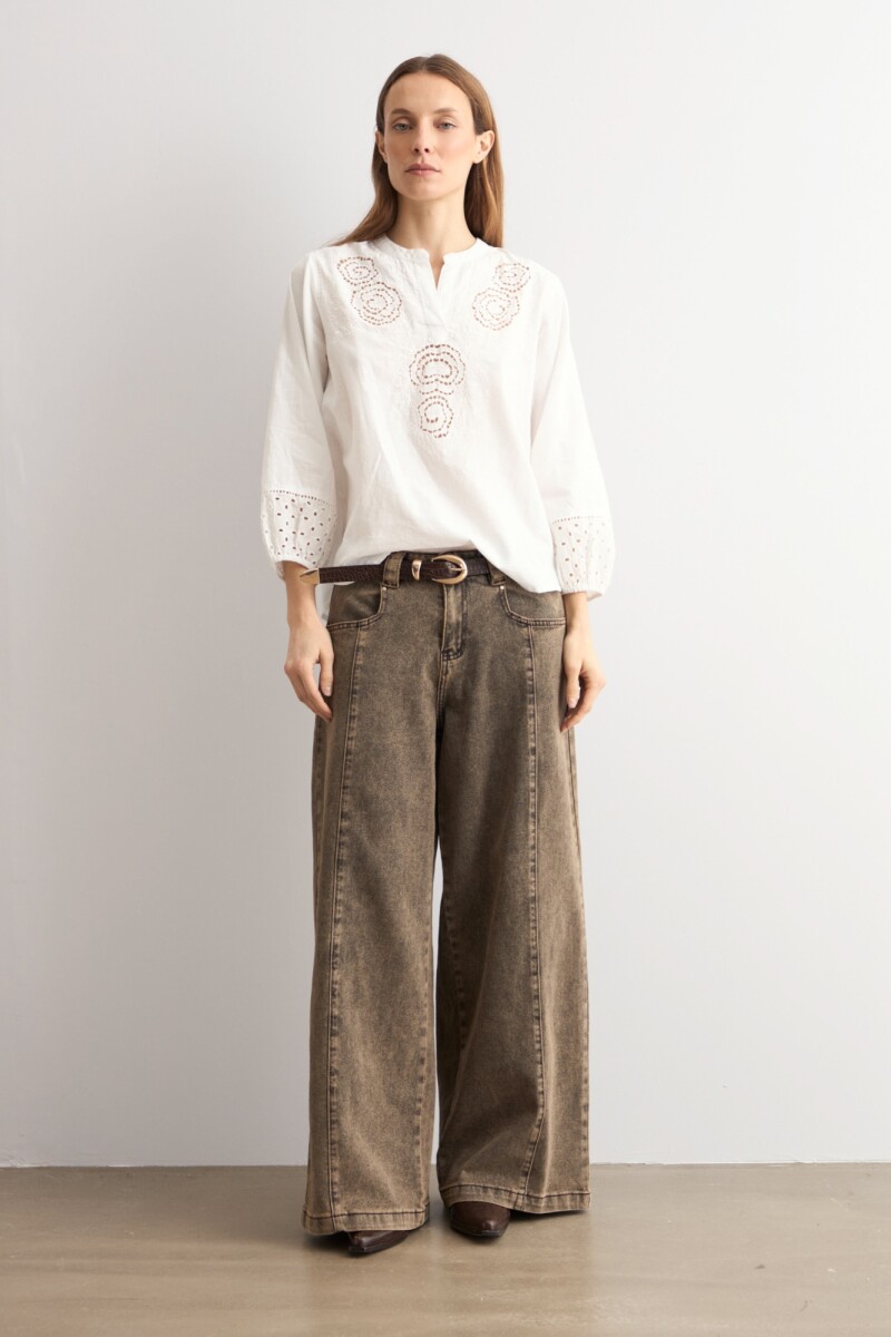 Blusa romantica bordada blanco