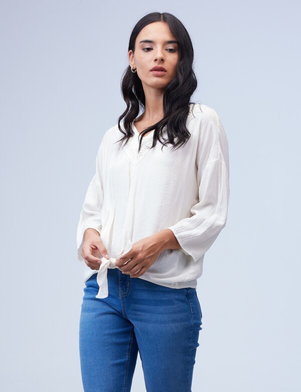 Blusa Escote V Bordado CRUDO