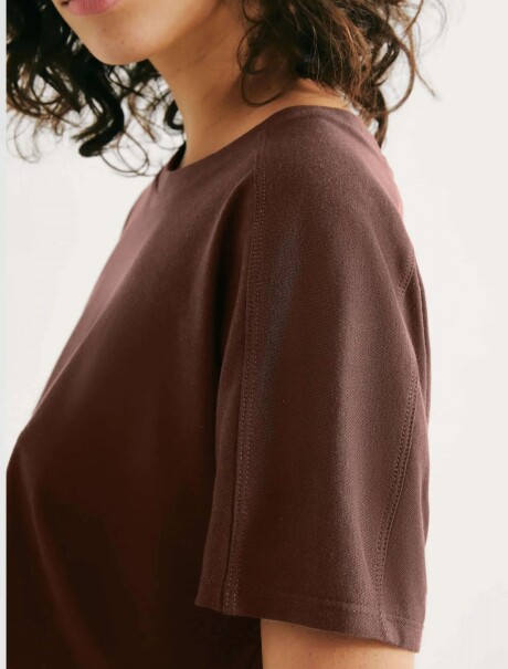 BLUSA DE VISCOSA DE CORTE REGULAR MARRÓN