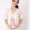 Camisa Maternal Pupa – Viscosa suave con bolsillos prácticos Crema
