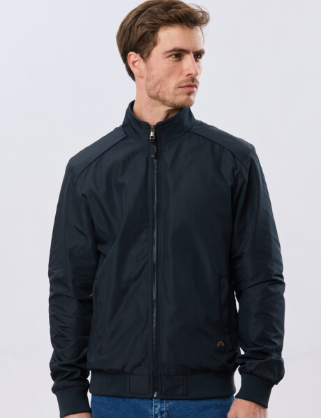CAMPERA LIVIANA DE NYLON Azul