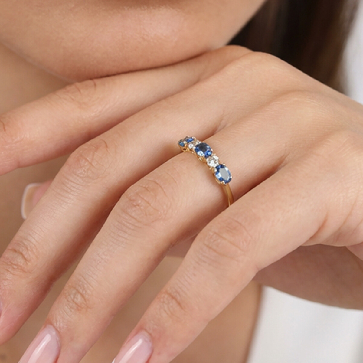 Anillo Liria de oro amarillo 18k. con circonitas 