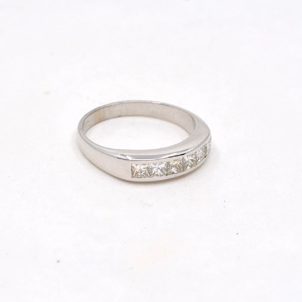 Anillo En Oro 18K Con Brillantes Corte Princesa Anillo En Oro 18K Con Brillantes Corte Princesa