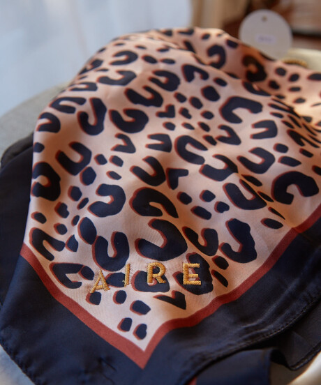 PAÑUELO ANIMAL PRINT CLARO