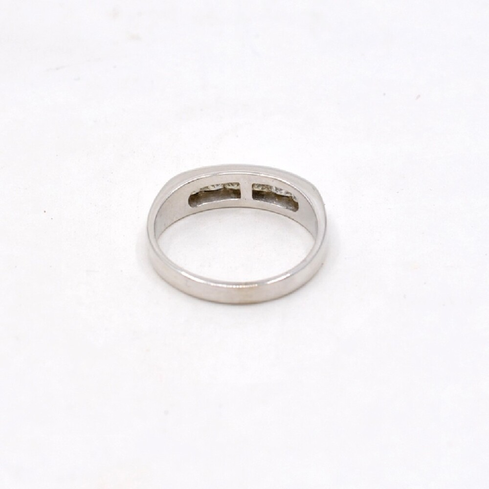 Anillo En Oro 18K Con Brillantes Corte Princesa Anillo En Oro 18K Con Brillantes Corte Princesa