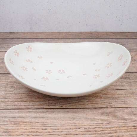 Plato de ceramica oval labrado con flores Plato de ceramica oval labrado con flores