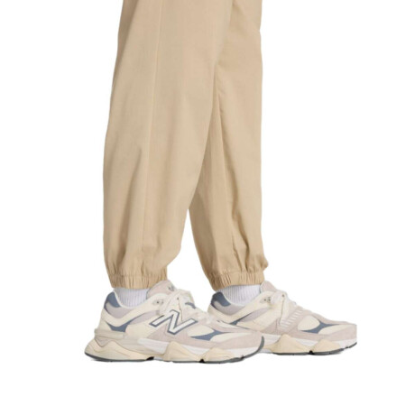 Pantalon New Balance Twill Cargo Jogger Beige