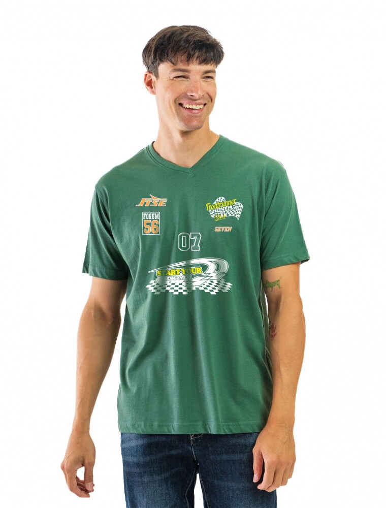 Remera Algodón Estampada Cuello V Verde Pino y Colores