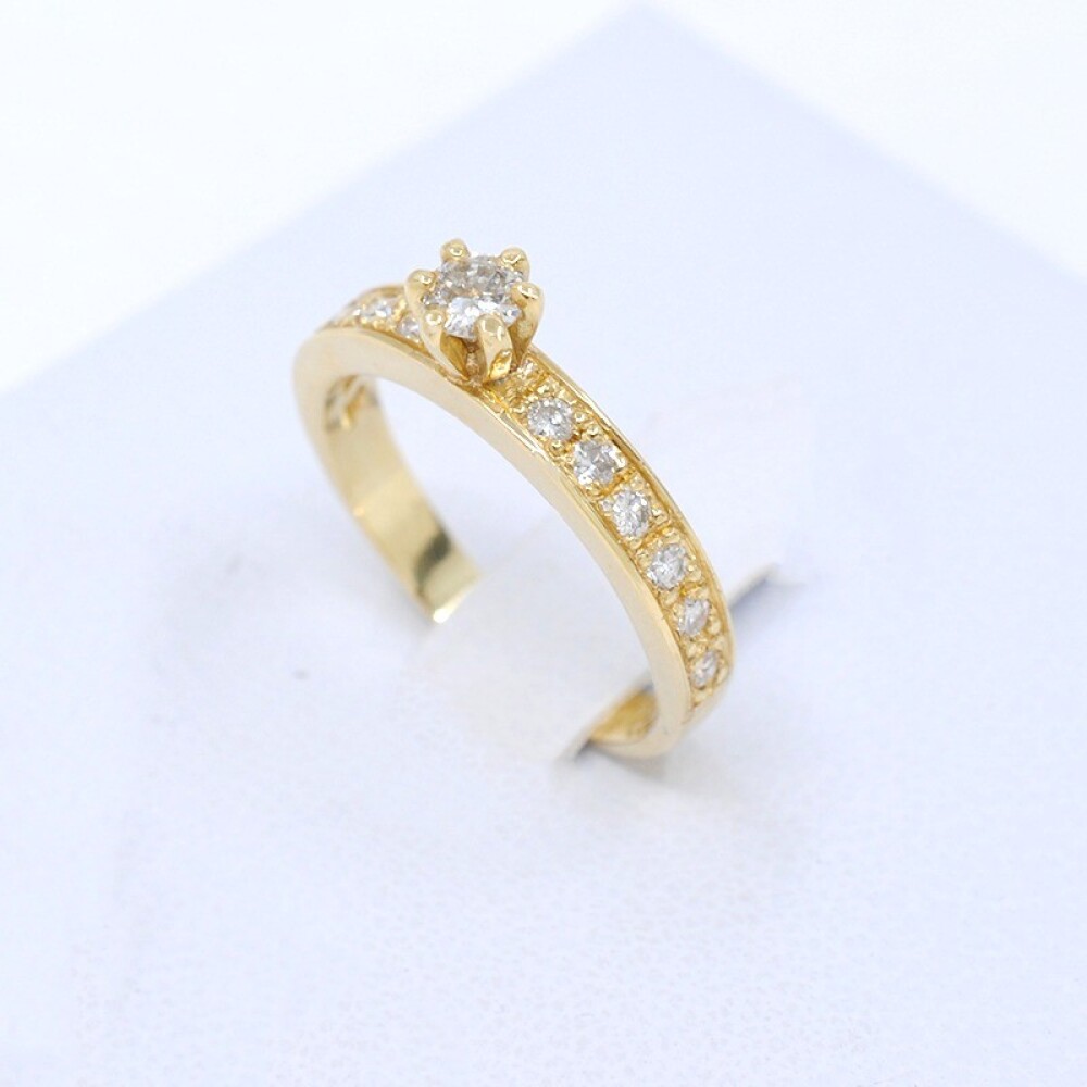 Anillo En Oro 18K Amarillo Con Brillantes Anillo En Oro 18K Amarillo Con Brillantes