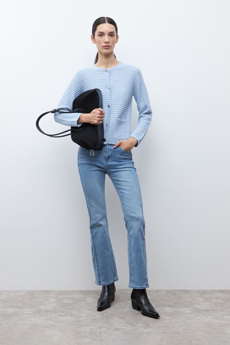 Chaqueta tejida botones metálicos celeste