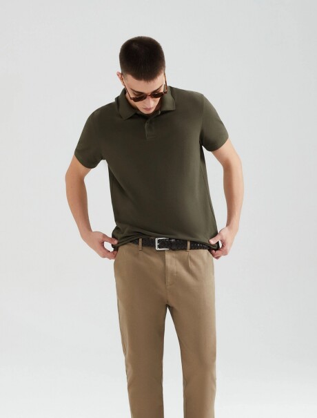 CAMISA DE CUELLO CON BORDADO VERDE MUSGO