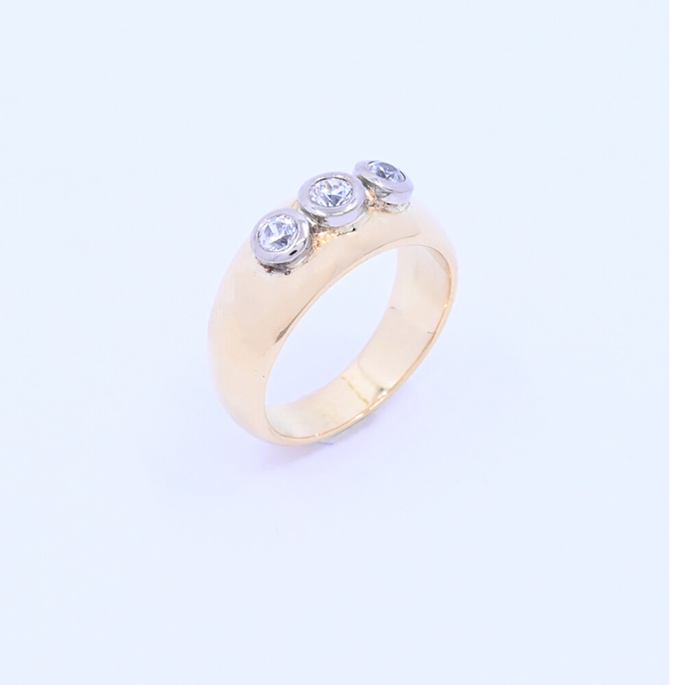 Anillo oro 18k con zirconias. Anillo oro 18k con zirconias.
