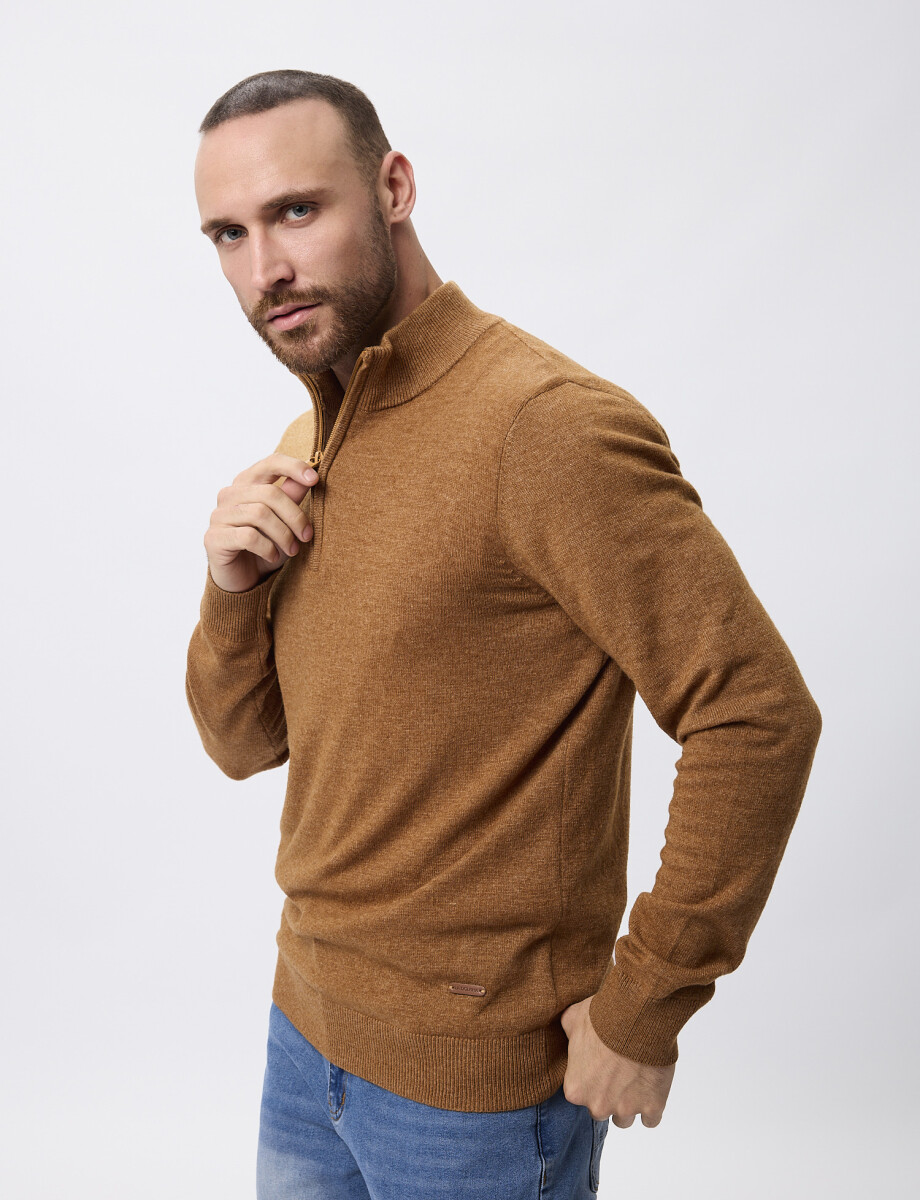 Sweater tejido medio cierre tostado melange