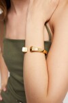 PULSERA RÍGIDA BAÑADA ORO 18K ACABADO LISO Y FORMA CUADRADA Pulsera