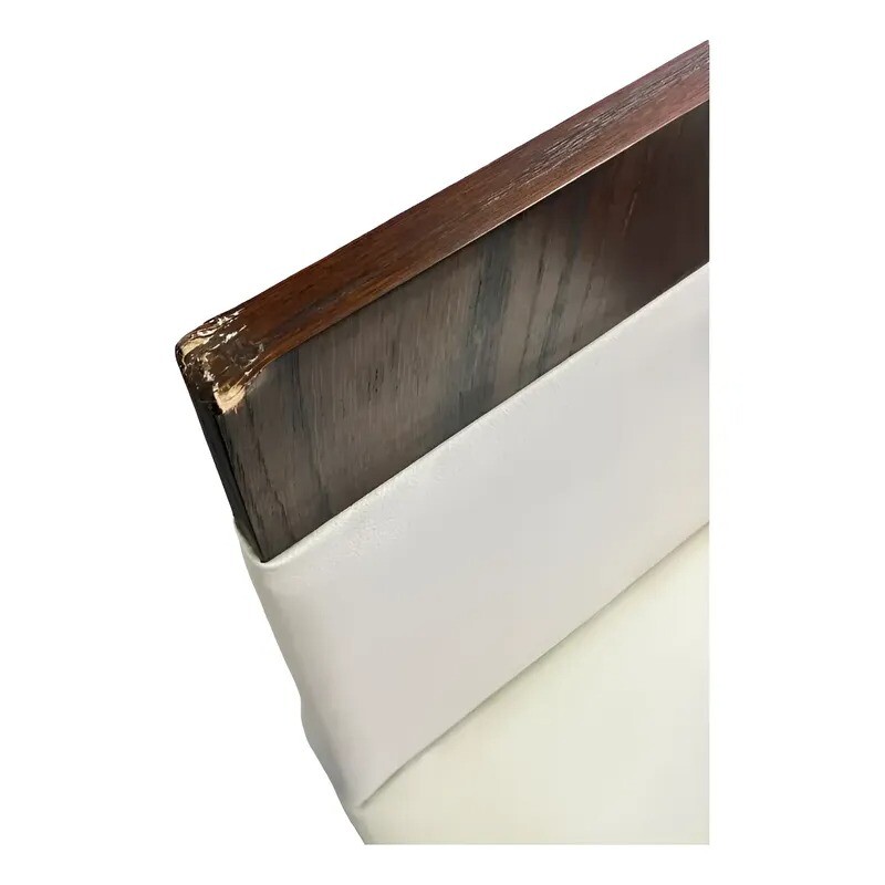 Silla de madera tapizada en sintético - PRODUCTO CON DETALLES Silla de madera tapizada en sintético - PRODUCTO CON DETALLES