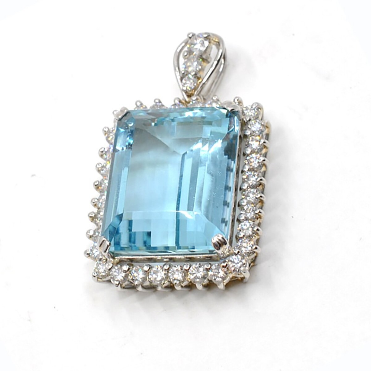 Colgante Platino Con Aguamarina Central Y Brillantes 