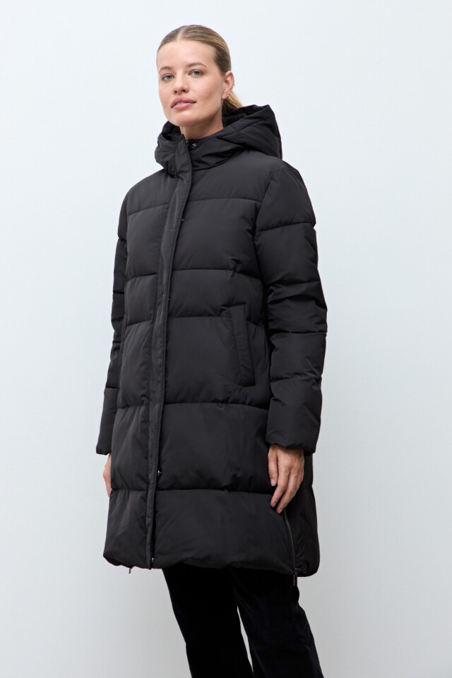 Campera capitoneada cierre lateral negro